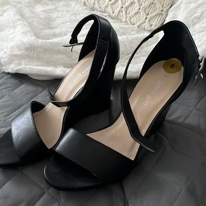 Black wedge